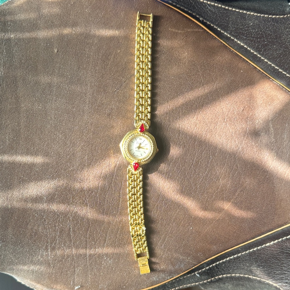 Luxurious Women's Watch with Red Rhinestone Details